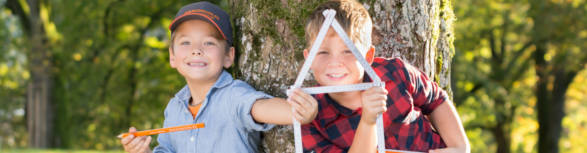 Banner Kinder mit Zollstock